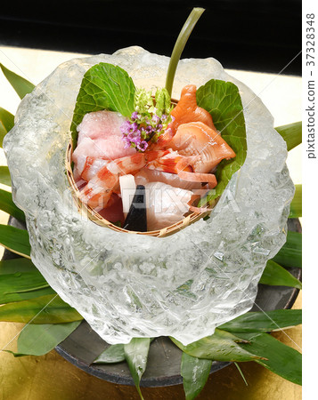 Japanese oysters with fresh fish Japanese oysters with fresh fish 37328348
