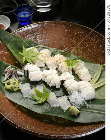 Four kinds of Japanese-style salmon 37328376