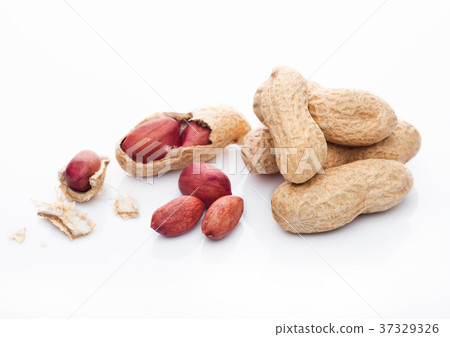 Raw peanuts with shell on white background 37329326