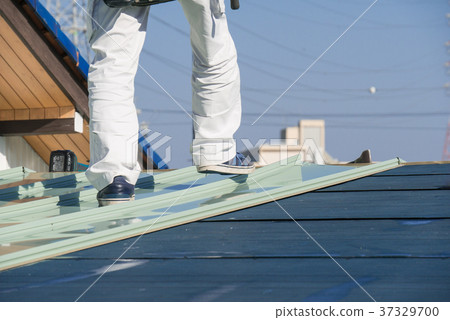 Roofing work A roofer who uses galvanized steel plates with legs 37329700