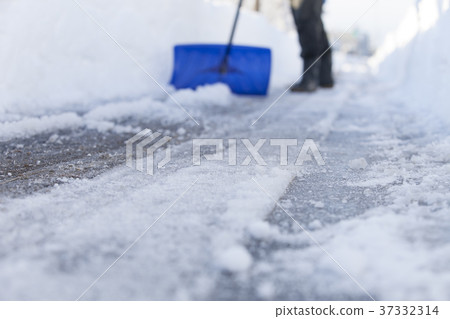 Snow removal 37332314
