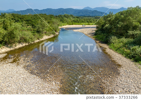 Flow of the Mike River Flow of the Mike River 37333266