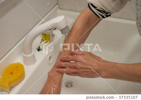Women wash their hands Women wash their hands 37335107
