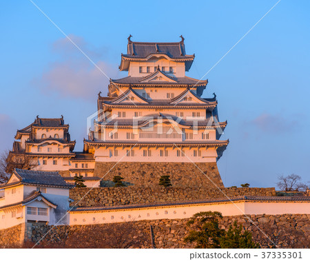Himeji Castle in the evening 37335301