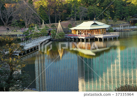 A panoramic view of the teahouses of Hamarikyu Garden and the pond reflecting snow fishing A panoramic view of the teahouses of Hamarikyu Garden and the pond reflecting snow fishing 37335964