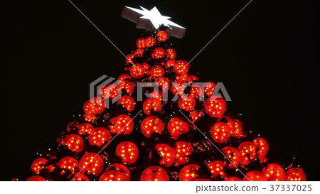 Christmas tree of glowing balls with a shiny star 37337025