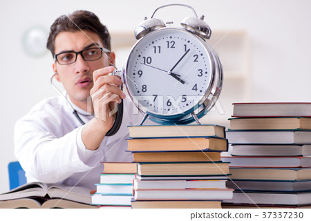 Medical student running out of time for exams Medical student running out of time for exams 37337230