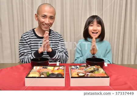 Parents and children who eat omelet 37337449