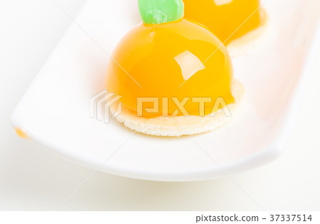 Delicious orange glazed cakes. 37337514