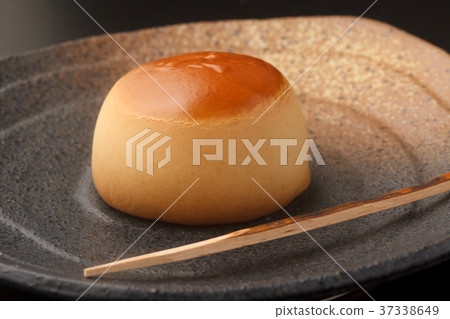 Chestnut Chestnut 37338649