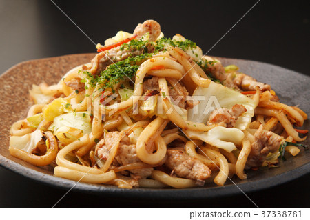 Yaki udon 37338781