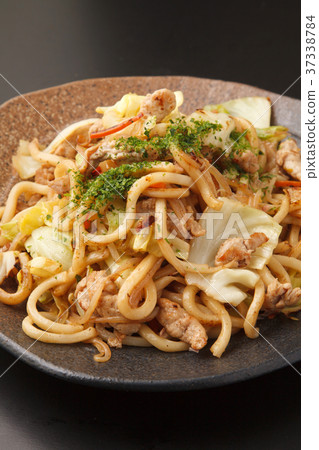 Yaki udon 37338784