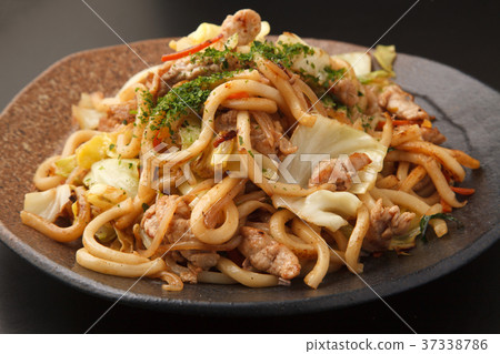 Yaki udon 37338786