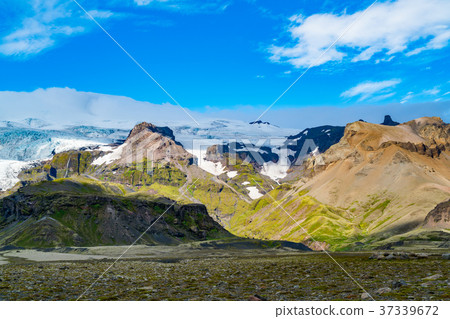 View of Vatnajokull Glacier in the sunny day 37339672