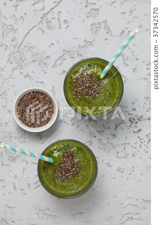 Green smoothies 37342570