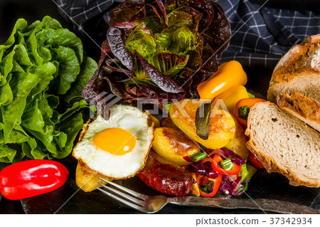 Baked potatoes and sausage with roasted vegetables 37342934