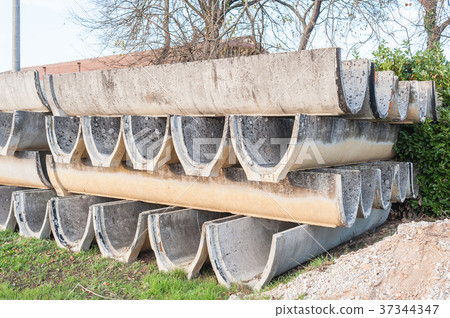 Precast concrete elements for irrigation channels 37344347