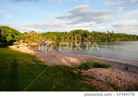 Lake Canaima 37344776