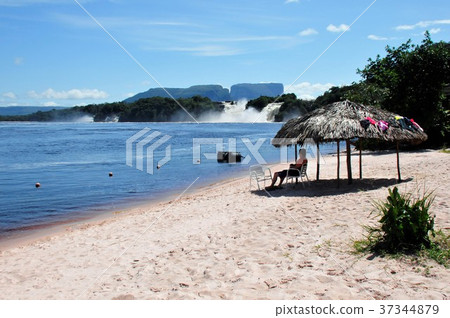 Lake Canaima 37344879