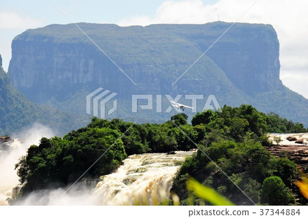 Canaima湖,Ucaima瀑布 Canaima湖,Ucaima瀑布 37344884