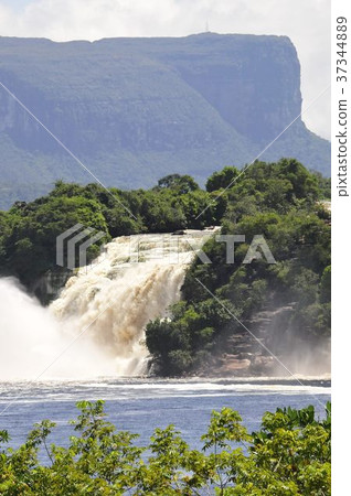 Lake Canaima, waterfall of Ucaima Lake Canaima, waterfall of Ucaima 37344889