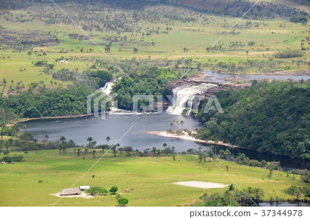 Lake Canaima, waterfall of Sapo 37344978