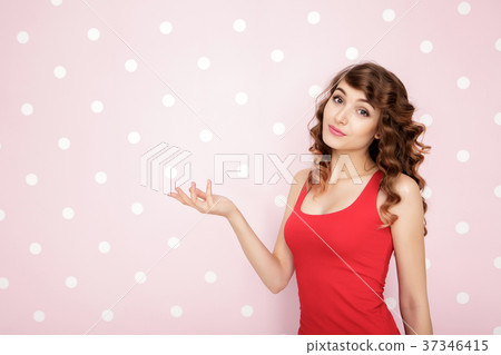 beautiful  woman on pink background 37346415