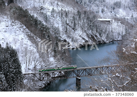 Tadami線在雪域景觀中運行 Tadami線在雪域景觀中運行 37348060