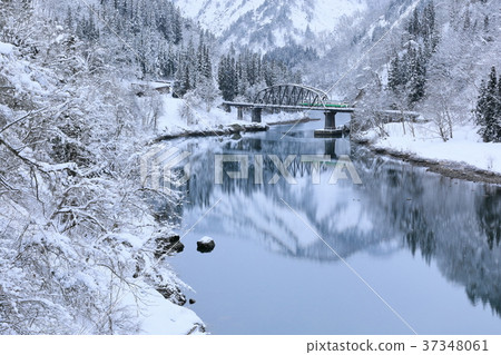 Tadami線在雪域景觀中運行 Tadami線在雪域景觀中運行 37348061