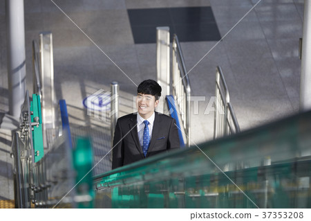 Businessman, Korean 37353208