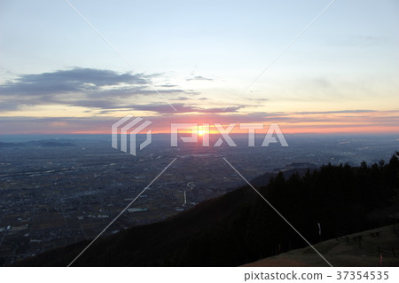 清晨的陽光 37354535