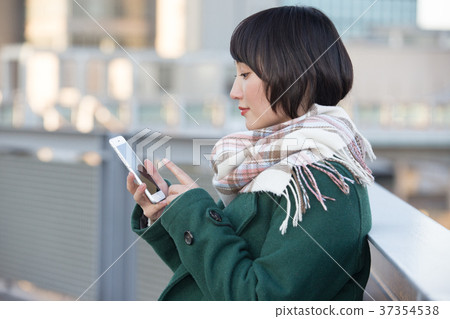 young woman      37354538