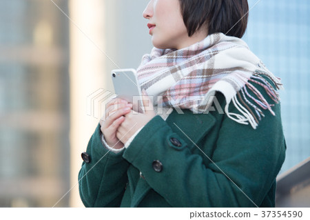 young woman      37354590