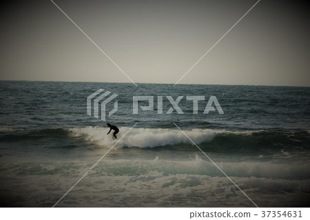 Memories of the sea-Surfers riding on the waves- Memories of the sea-Surfers riding on the waves- 37354631