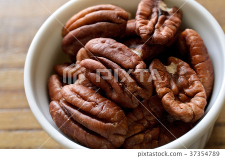 Pecan nut Pecan nut 37354789