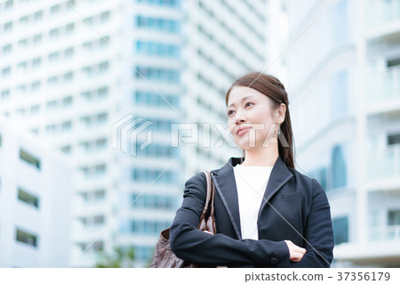 企業形象,婦女,建築物 企業形象,婦女,建築物 37356179