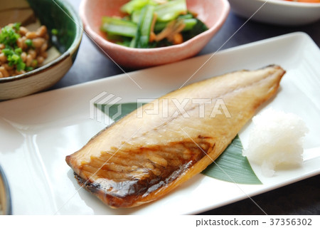 鹽烤鯖魚 37356302