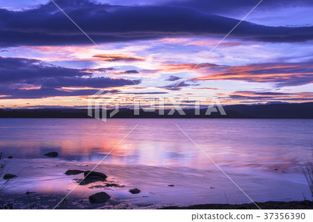Moulting Lagoon in Tasmania, Australia Moulting Lagoon in Tasmania, Australia 37356390