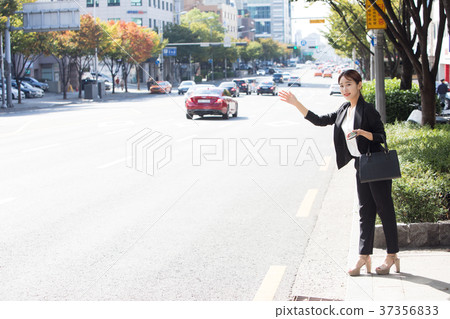 Young woman 37356833