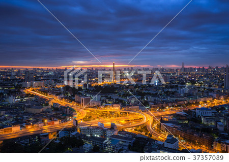 Cityscape bangkok downtown and highway bridge. 37357089