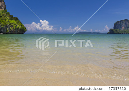 Beach on tropical sea 37357810