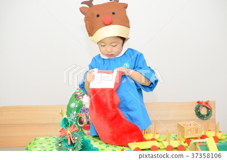 一個孩子 37358106