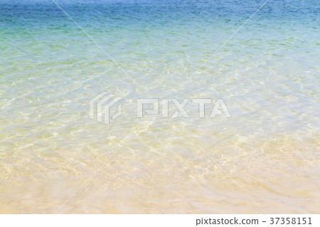 Beautiful beach 37358151