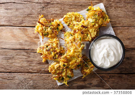 Homemade Indian fried onion bhaji with yogurt 37358808