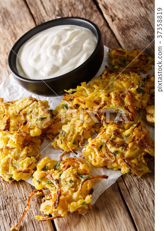 Indian crispy fried onion Bhajis and yogurt Indian crispy fried onion Bhajis and yogurt 37358819
