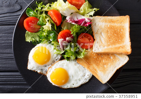 Organic food breakfast 37358951