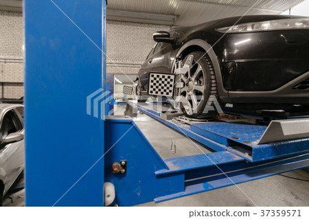 Grid sensor sets mechanic on auto. Car stand with 37359571
