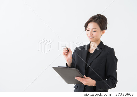 穿黑西裝的女人 穿黑西裝的女人 37359663