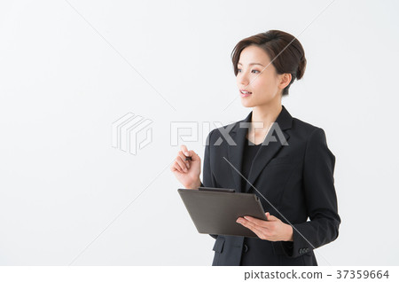 穿黑西裝的女人 穿黑西裝的女人 37359664