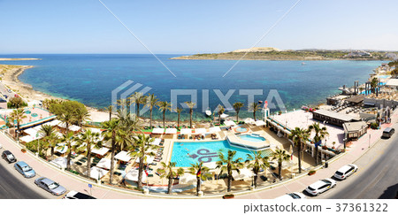 The tourists are on vacation at popular hotel 37361322